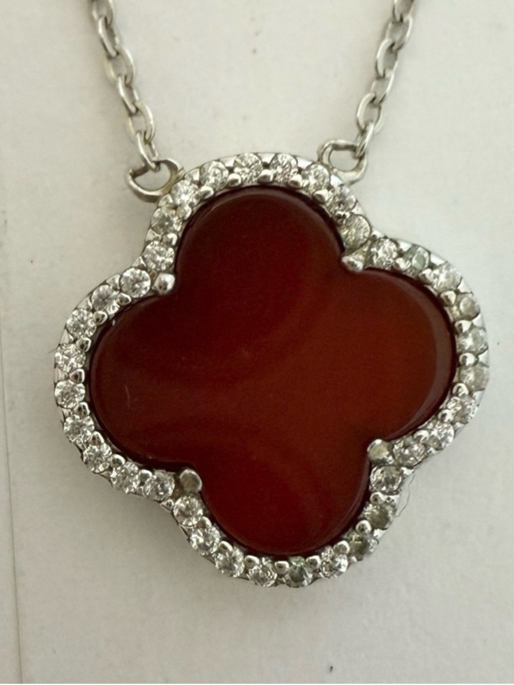 Clover Pendant in Carnelian